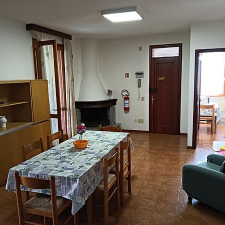Residence Maria Elena - 30 Pt Lignano Sabbiadoro Eksteriør billede