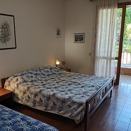 Residence Maria Elena - 30 Pt Lignano Sabbiadoro Eksteriør billede